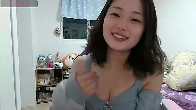 Snapshot of MoMochan_jp chatting on 05/09/26, 04:34 MoMochan jp online show from 05/09/26, 04:34