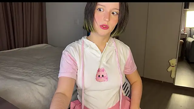 Snapshot of emilyy_xoxo chatting on 03/26/26, 01:44 emilyy xoxo online show from 03/26/26, 01:44
