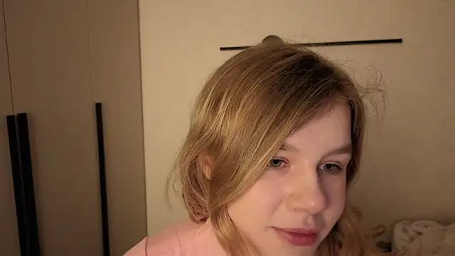 Snapshot of AureliaAngel chatting on 04/17/26, 10:02 AureliaAngel online show from 04/17/26, 10:02