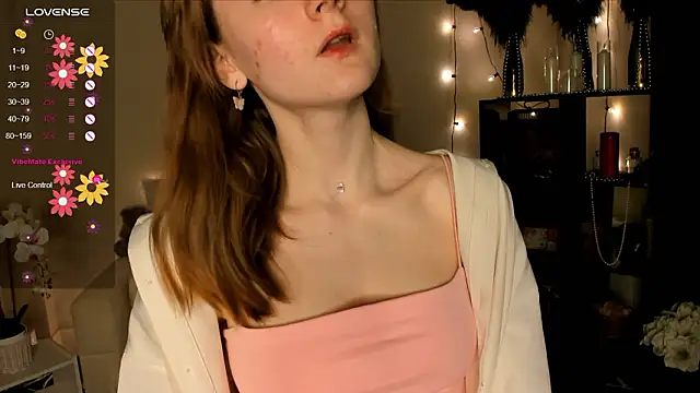 Snapshot of MalloryGray chatting on 03/18/26, 03:37 MalloryGray online show from 03/18/26, 03:37