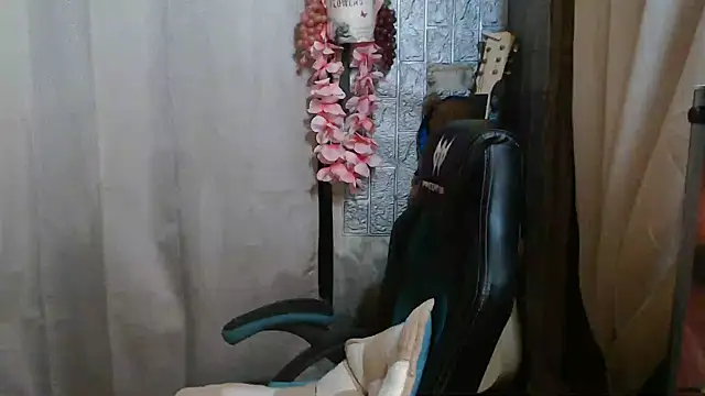 Snapshot of small_13 chatting on 05/13/26, 02:58 small 13 online show from 05/13/26, 02:58
