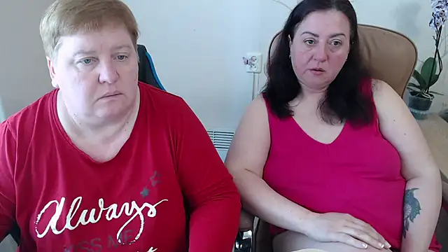 Snapshot of Lindy-Jeanie chatting on 05/04/26, 12:01 Lindy-Jeanie online show from 05/04/26, 12:01