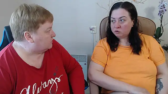 Snapshot of Lindy-Jeanie chatting on 05/07/26, 06:52 Lindy-Jeanie online show from 05/07/26, 06:52