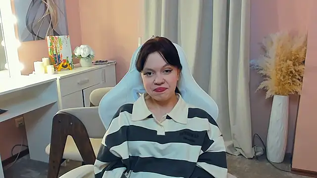 Snapshot of DarcyCanson chatting on 03/18/26, 10:51 DarcyCanson online show from 03/18/26, 10:51