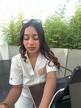 Snapshot of MiaCamille_ chatting on 04/16/26, 09:39 MiaCamille online show from 04/16/26, 09:39