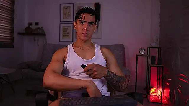 Snapshot of Tayler_Cross_ chatting on 04/07/26, 01:11 Tayler Cross online show from 04/07/26, 01:11