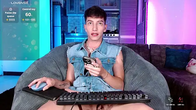 Snapshot of tiam_muller_fenix chatting on 07/11/26, 11:28 tiam muller fenix online show from 07/11/26, 11:28