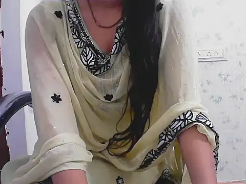 Snapshot of ragini_bby chatting on 03/22/26, 05:00 ragini bby online show from 03/22/26, 05:00