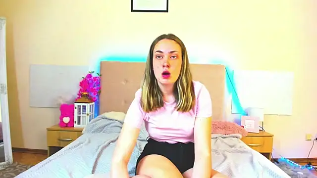 MelanieCuty online show from 05/25/26, 05:35