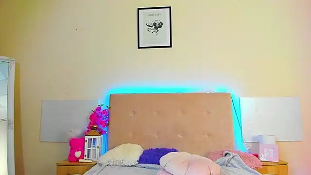 MelanieCuty online show from 06/07/26, 05:22