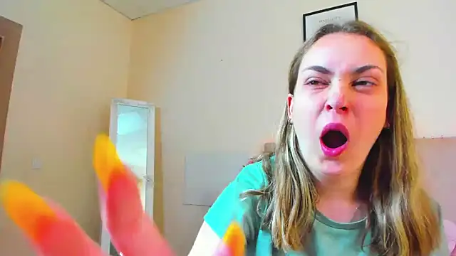 MelanieCuty online show from 06/11/26, 05:16