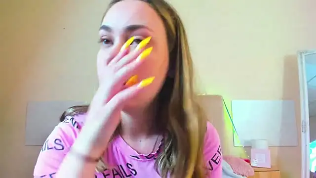 MelanieCuty online show from 06/19/26, 05:23