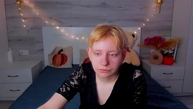 Snapshot of EloraBlu chatting on 03/13/26, 11:50 EloraBlu online show from 03/13/26, 11:50