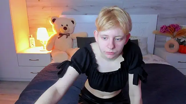 Snapshot of EloraBlu chatting on 03/16/26, 12:53 EloraBlu online show from 03/16/26, 12:53