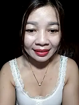 Yiyi102300 online show from 04/19/26, 01:21