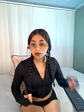 Mia luxxx  online show from 03/18/26, 11:46