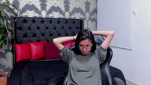 Emily Lopera online show from 04/29/26, 02:32