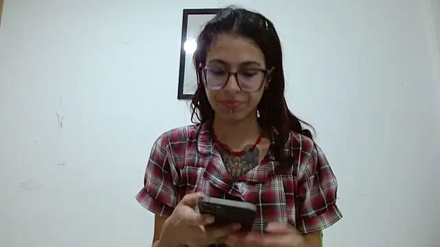 Snapshot of Emily_Lopera chatting on 05/05/26, 12:07 Emily Lopera online show from 05/05/26, 12:07