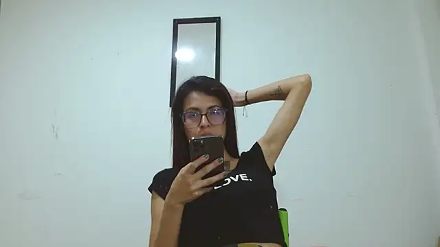 Snapshot of Emily_Lopera chatting on 05/16/26, 02:19 Emily Lopera online show from 05/16/26, 02:19