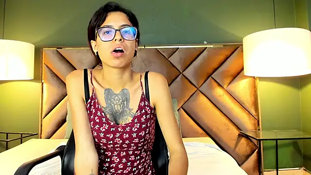 Snapshot of Emily_Lopera chatting on 06/20/26, 02:14 Emily Lopera online show from 06/20/26, 02:14