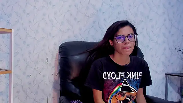 Snapshot of Emily_Lopera chatting on 07/04/26, 03:40 Emily Lopera online show from 07/04/26, 03:40