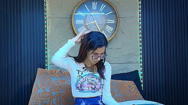 Snapshot of Emily_Lopera chatting on 07/10/26, 10:23 Emily Lopera online show from 07/10/26, 10:23