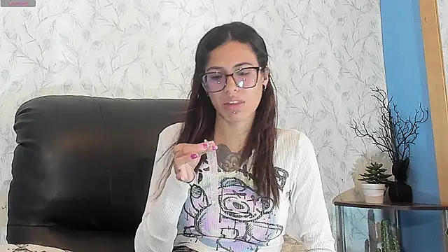 Snapshot of Emily_Lopera chatting on 07/23/26, 06:28 Emily Lopera online show from 07/23/26, 06:28