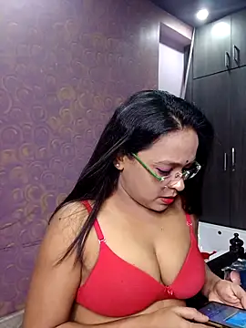 Snapshot of hornyrosy321 chatting on 05/06/26, 06:02 hornyrosy321 online show from 05/06/26, 06:02