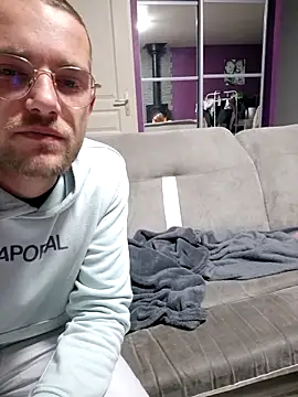 Snapshot of Madame-Monsieur-X chatting on 03/13/26, 07:53 Madame-Monsieur-X online show from 03/13/26, 07:53