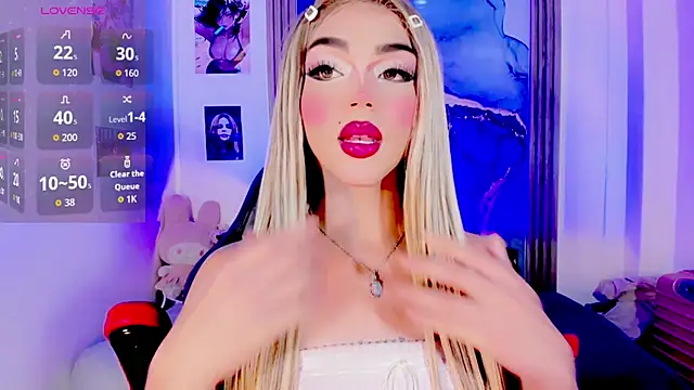 Snapshot of blonde_queen- chatting on 07/07/26, 07:23 blonde queen- online show from 07/07/26, 07:23