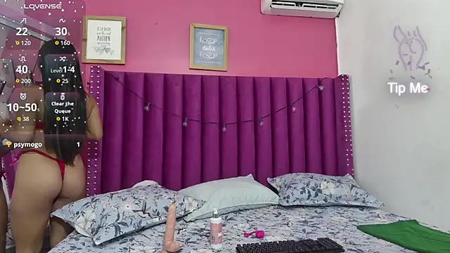 Snapshot of lindaa022 chatting on 04/08/26, 02:33 lindaa022 online show from 04/08/26, 02:33