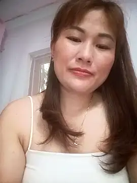 Snapshot of Lucxy-ki6 chatting on 04/19/26, 12:22 Lucxy-ki6 online show from 04/19/26, 12:22