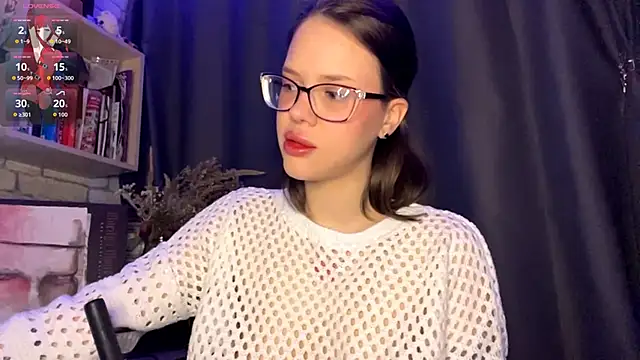 Snapshot of SarahHunnye chatting on 03/28/26, 12:21 SarahHunnye online show from 03/28/26, 12:21