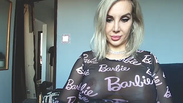 Snapshot of SexyQueenNina chatting on 01/18/26, 10:30 SexyQueenNina online show from 01/18/26, 10:30