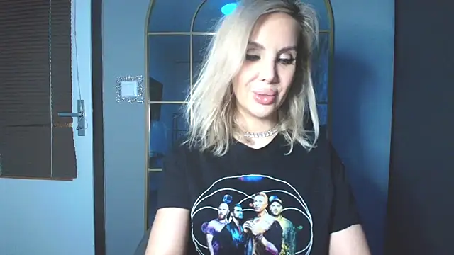 Snapshot of SexyQueenNina chatting on 03/03/26, 06:47 SexyQueenNina online show from 03/03/26, 06:47