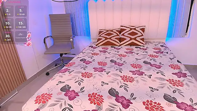 ZainaNour online show from 03/18/26, 07:06