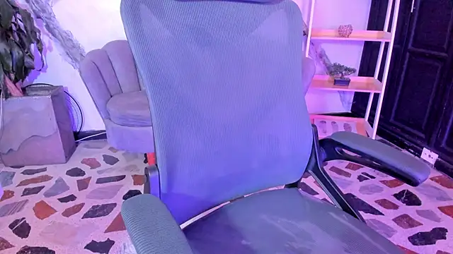 Snapshot of AlaskaFlowerss1_ chatting on 03/21/26, 08:30 AlaskaFlowerss1 online show from 03/21/26, 08:30