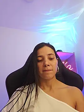 Snapshot of miaeyex chatting on 05/20/26, 01:17 miaeyex online show from 05/20/26, 01:17