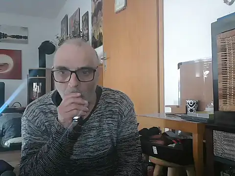 Snapshot of Thomate24 chatting on 03/28/26, 08:14 Thomate24 online show from 03/28/26, 08:14