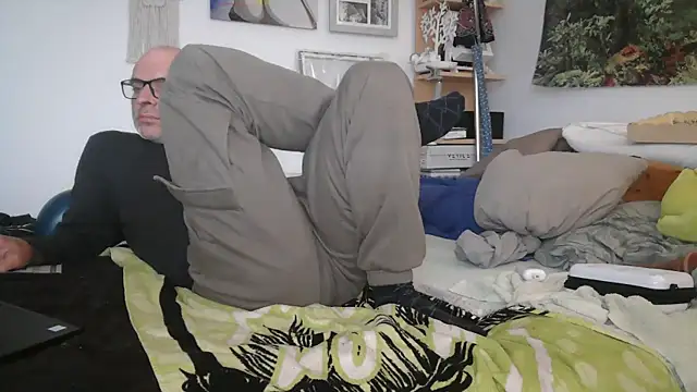 Snapshot of Thomate24 chatting on 05/11/26, 04:26 Thomate24 online show from 05/11/26, 04:26