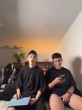 SebastianReed  online show from 04/14/26, 05:02