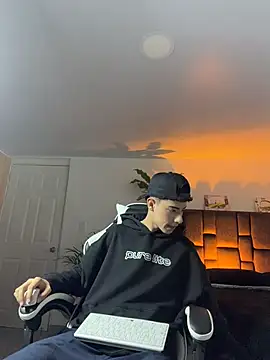SebastianReed  online show from 04/22/26, 03:53
