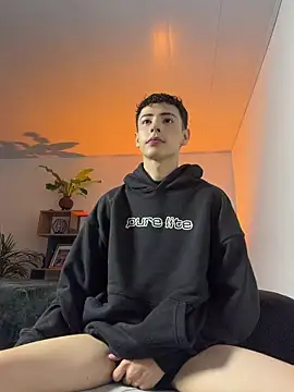 SebastianReed  online show from 05/15/26, 02:51