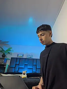 SebastianReed  online show from 05/18/26, 04:07