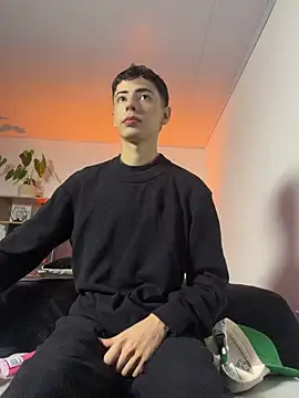 Snapshot of SebastianReed_ chatting on 05/27/26, 03:47 SebastianReed online show from 05/27/26, 03:47
