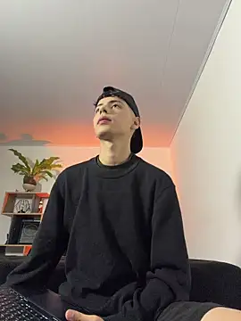 Snapshot of SebastianReed_ chatting on 06/25/26, 04:23 SebastianReed online show from 06/25/26, 04:23