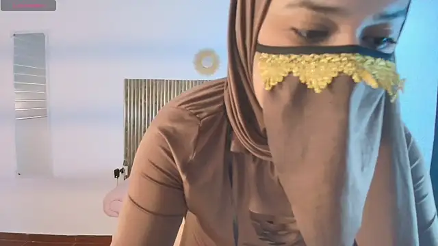 Aminaa Kaarim online show from 05/08/26, 06:24