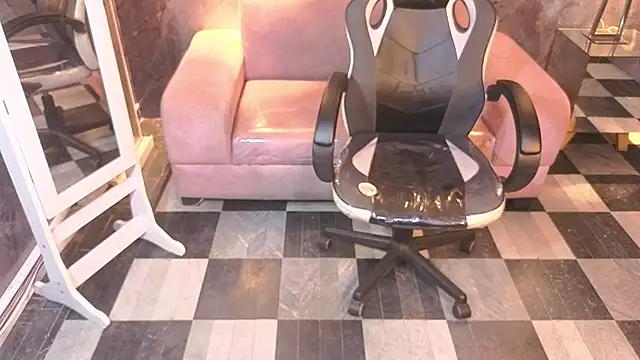  Charlottee b online show from 06/18/26, 07:51