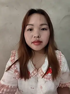 Snapshot of Mina_xYx chatting on 06/17/26, 04:04 Mina xYx online show from 06/17/26, 04:04