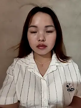 Snapshot of Mina_xYx chatting on 06/17/26, 04:08 Mina xYx online show from 06/17/26, 04:08